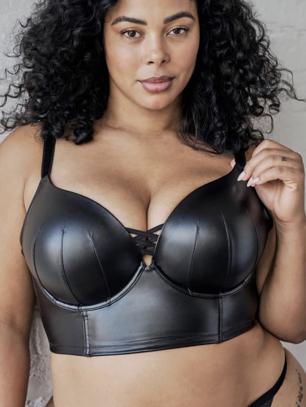 Torrid Faux Leather XO Plunge Push-Up Longline Bra 38DD Faux Leather NWT